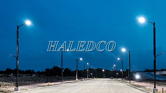 Đèn đường LED nlmt HLMTS10-150 chiếu sáng đường cao tốc