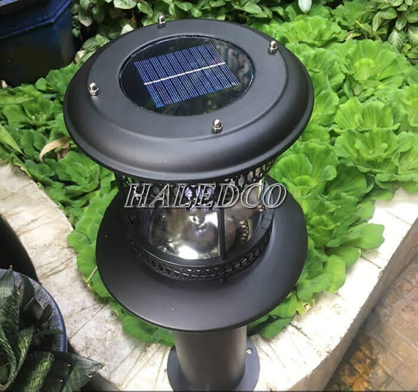 Đèn trụ sân vườn năng lượng mặt trời HLMTSV3-2 cảm biến ánh sáng