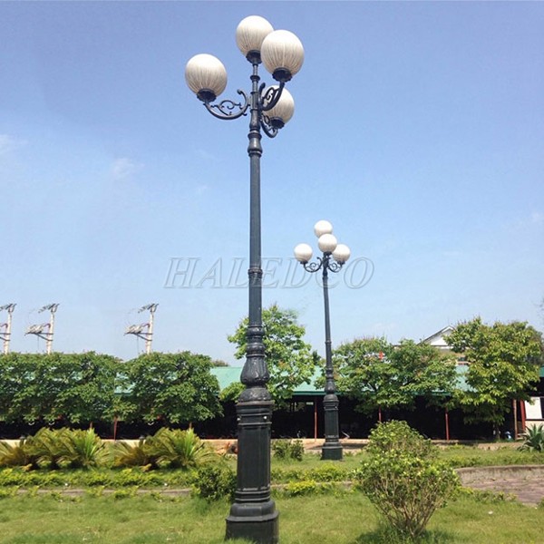 Kiểu dáng cột đèn sân vườn 4 bóng HLV05-CH02-4-4DD