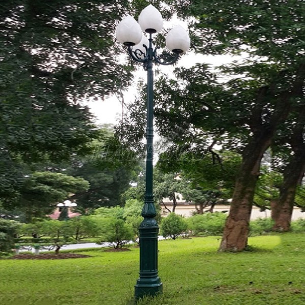 Cột đèn sân vườn 5 bóng HLV05-CH02-4-4LT