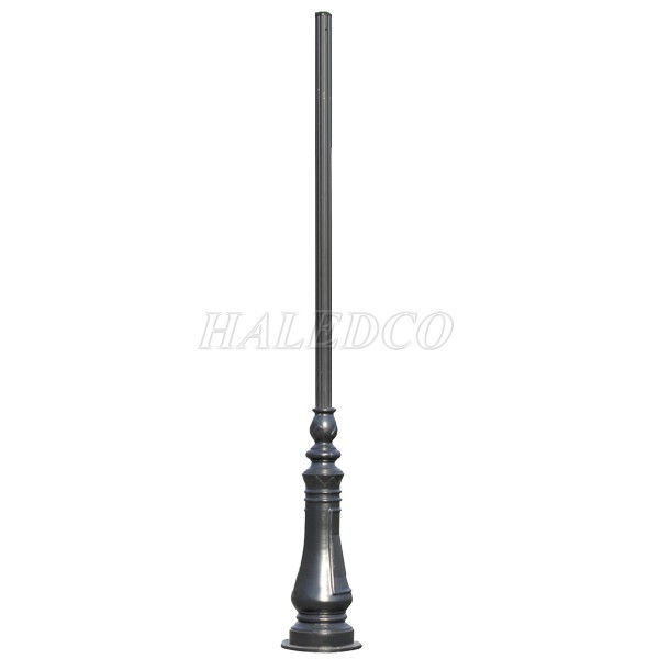 Cột đèn sân vườn 4 bóng HLV06-CH02-4-4DT sử dụng thân cột DC06