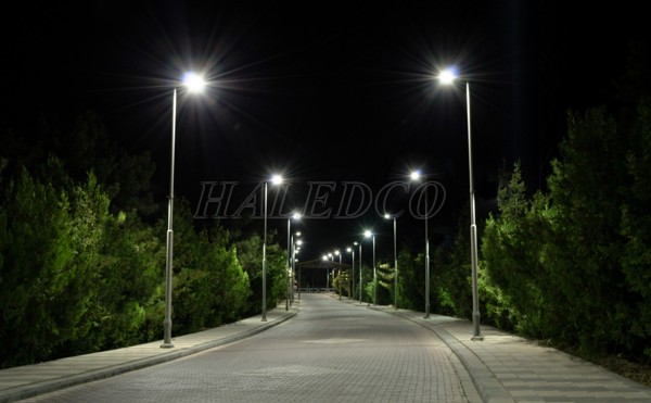 Đèn đường LED HLS21-100 chiếu sáng đường phố