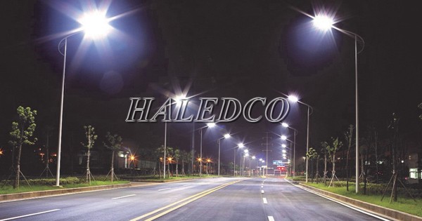 Đèn đường LED HLS23-100 chiếu sáng đường đi đô thị
