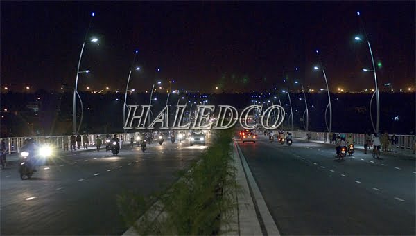 Lắp đặt đèn đường chiếu sáng đường phố đô thị