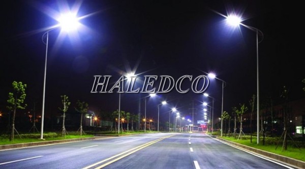 Đèn đường LED HLS20-150 chiếu sáng đường cao tốc