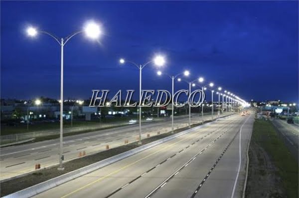 Đèn đường hình lá HLS7-200 chiếu sáng đường cao tốc