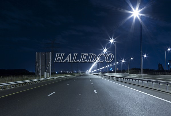 Đèn đường LED HLS22-150 chiếu sáng đường cao tốc