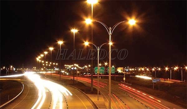 Đèn đường LED HLS22-250 chiếu sáng đường cao tốc
