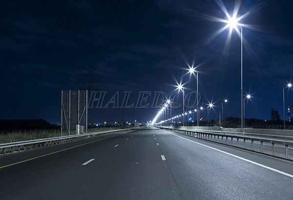 Đèn đường LED HLS22-300 chiếu sáng đường phố