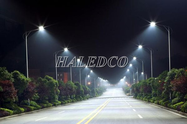 Đèn đường LED HLS24-50 chiếu sáng đường giao thông đô thị