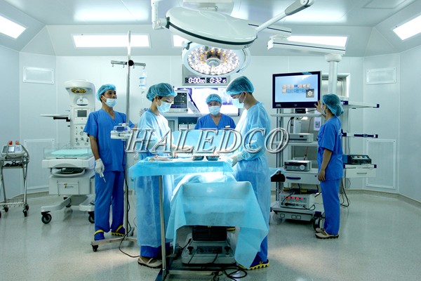 Ứng dụng của đèn LED phòng sạch panel 300x1200 HLLCR3-36w dùng trong phòng mổ bệnh viện
